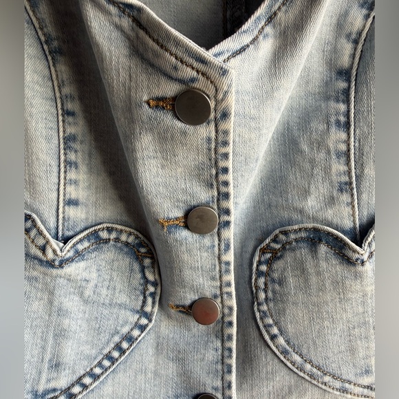 NWOT Pink Lily light wash Stretch Denim heart Vest size small - Picture 7 of 8
